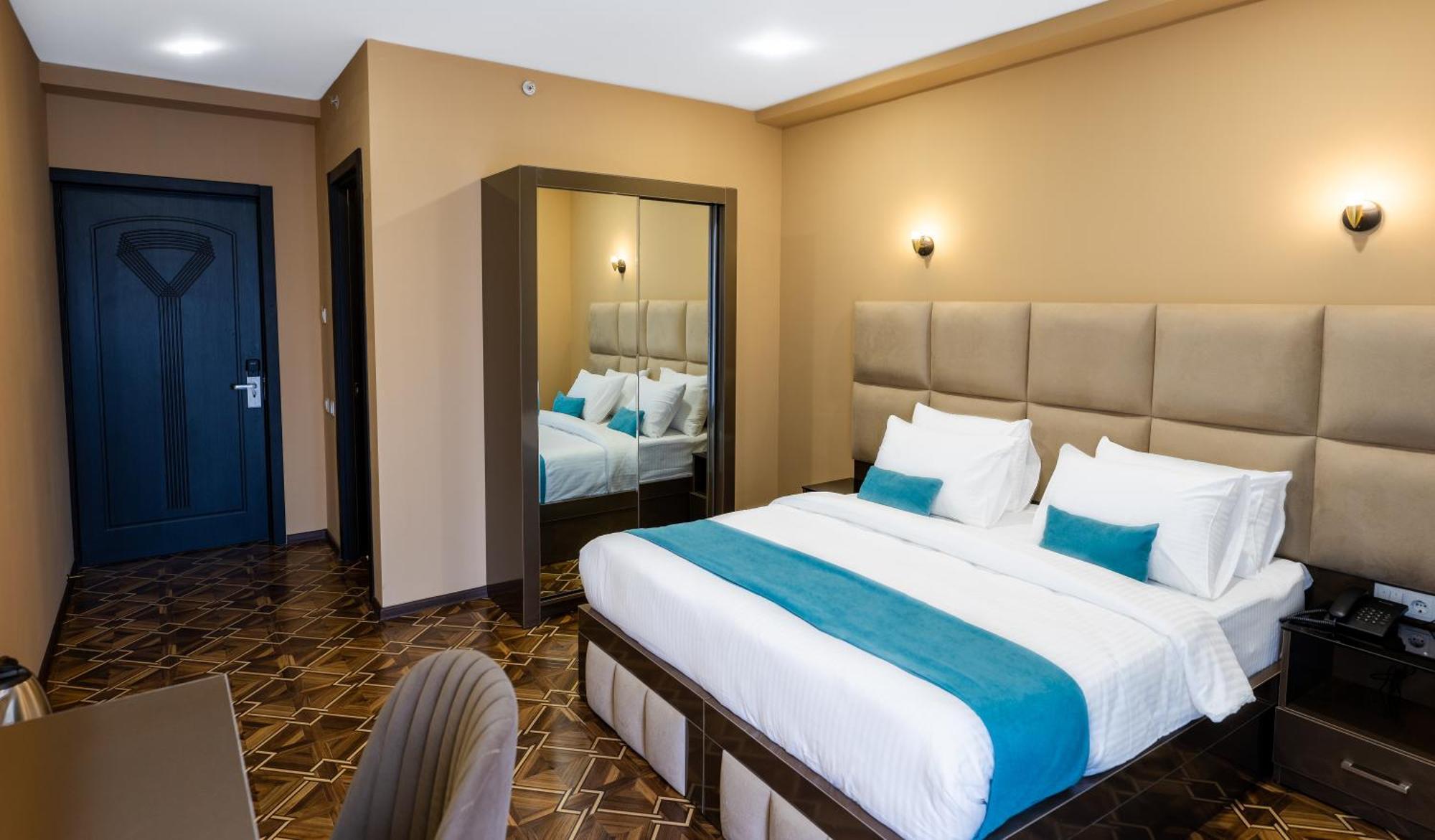 Hotel Residence Plaza Тбилиси Номер фото